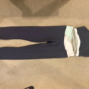 Tablet Stylish Gray Women's Pants and sports bra set